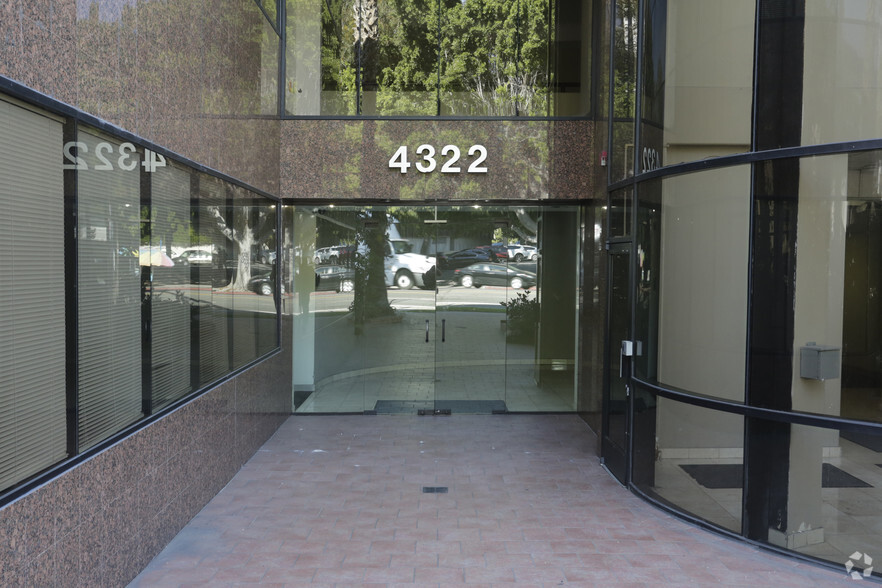 4322 Wilshire Blvd, Los Angeles, CA for sale - Building Photo - Image 3 of 17