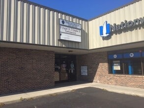 2114 W Algonquin Rd, Lake In The Hills, IL à louer Photo intérieure- Image 2 de 13