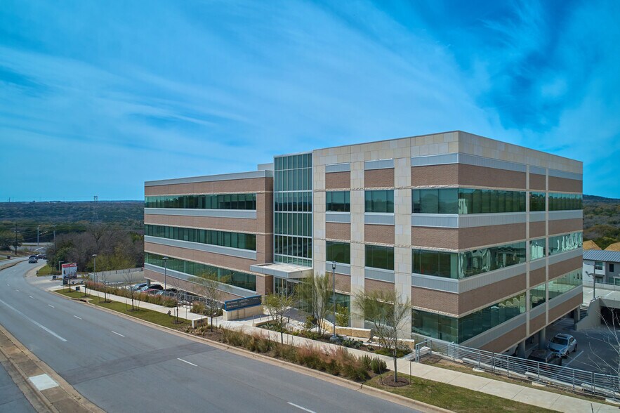 2530 Walsh Tarlton Ln, Austin, TX à louer - Photo du bâtiment - Image 2 de 3
