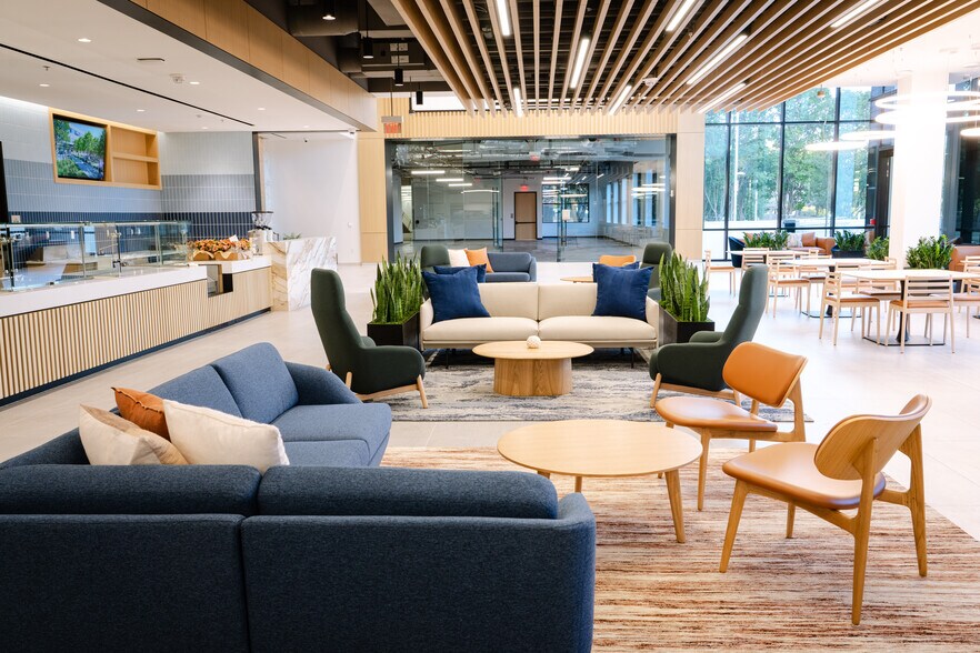 5600 Headquarters Dr, Plano, TX à louer - Hall d’entrée - Image 3 de 5