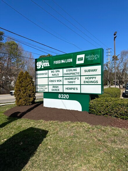 8300-8320 Litchford Rd, Raleigh, NC à louer - Photo du bâtiment - Image 1 de 9