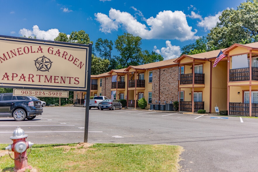 1810 N Pacific St, Mineola, TX for sale - Primary Photo - Image 1 of 21