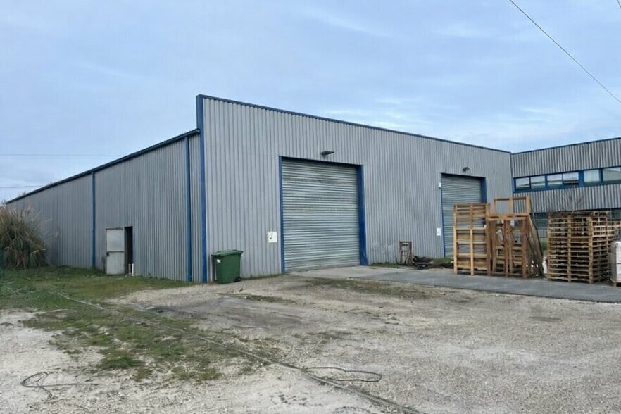 Flex in Carbon-Blanc for lease - Building Photo - Image 1 of 4