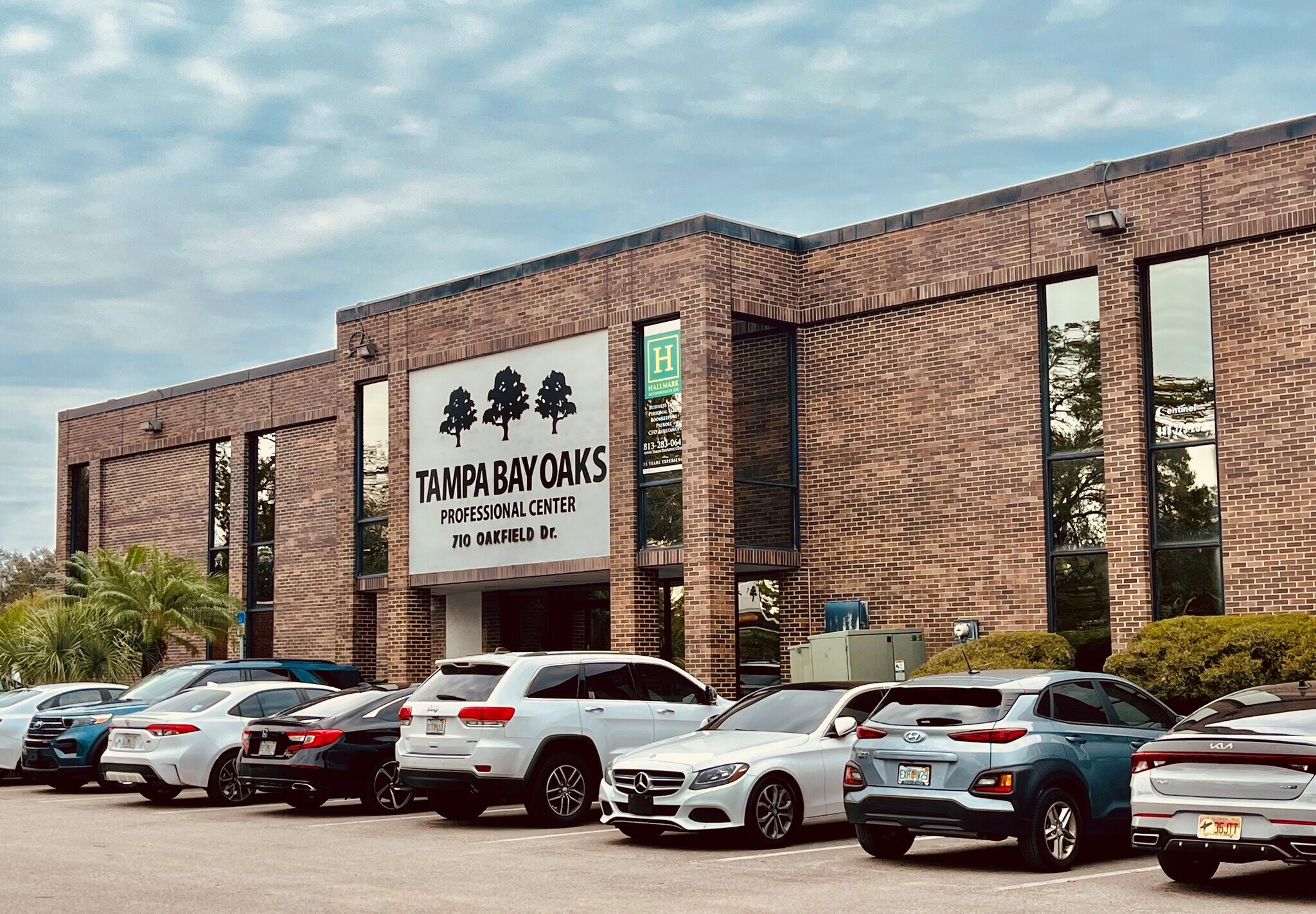 710 Oakfield Dr, Brandon, FL à louer Photo du bâtiment- Image 1 de 11