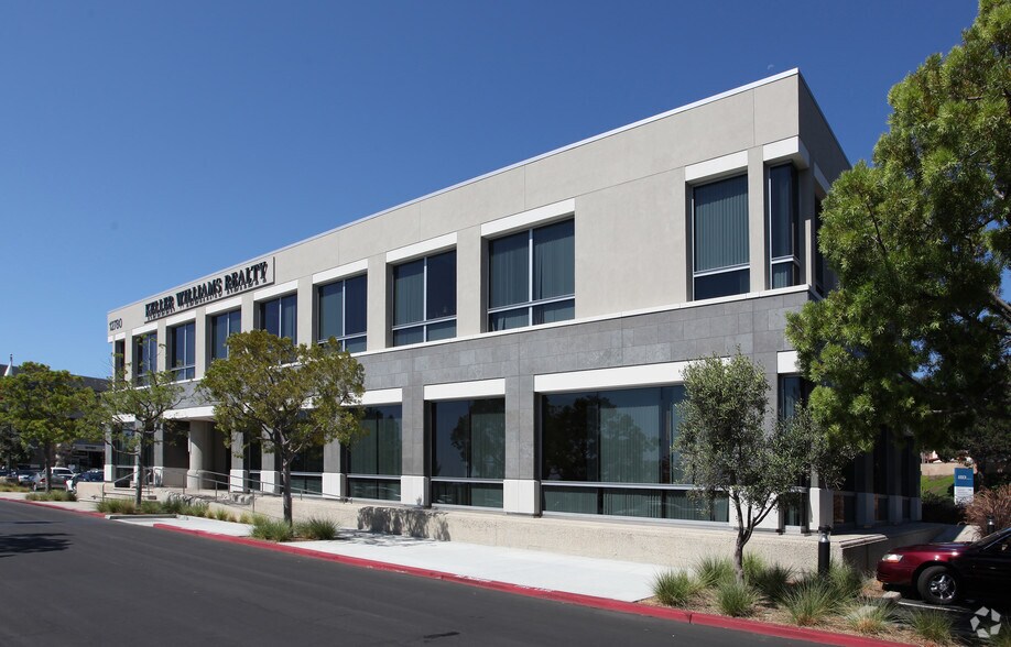 12750 High Bluff Dr, San Diego, CA à louer - Photo du bâtiment - Image 2 de 19
