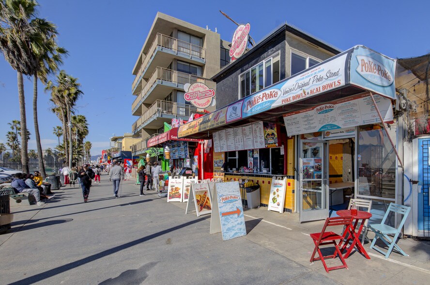 2011 Ocean Front Walk, Venice, CA à vendre - Photo du bâtiment - Image 3 de 28