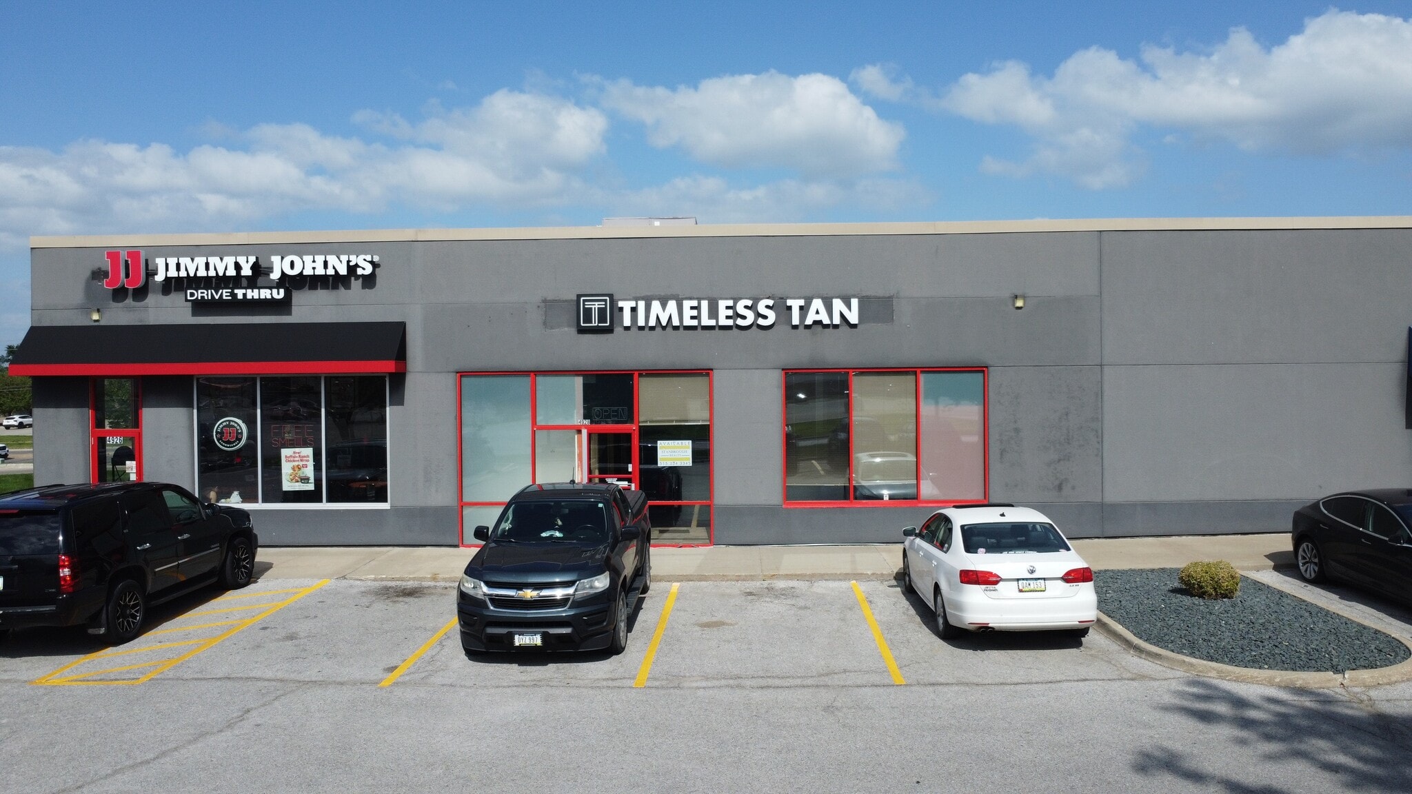 4930 SE 14th St, Des Moines, IA for lease Building Photo- Image 1 of 14