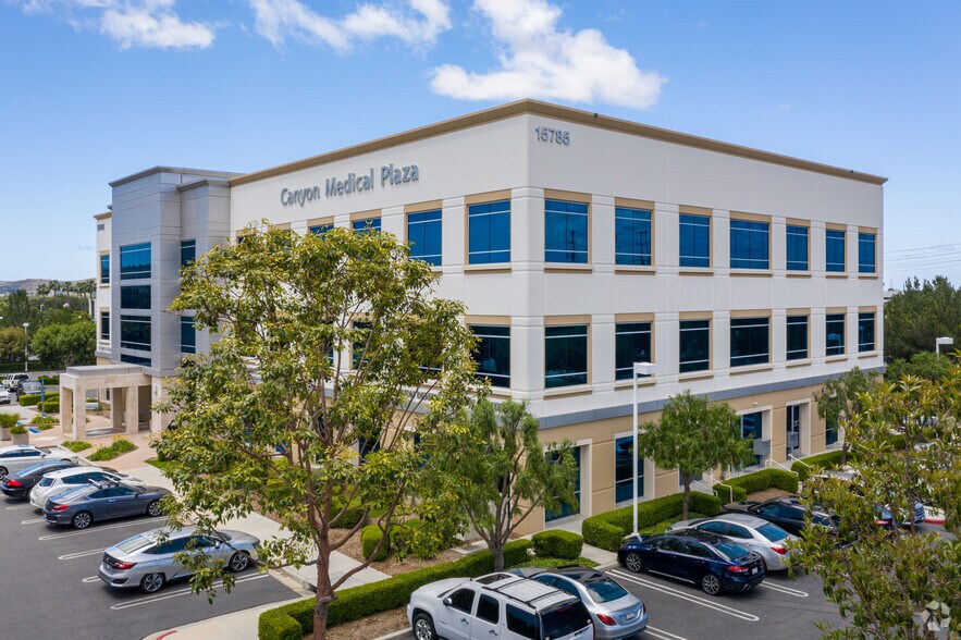 15785 Laguna Canyon Rd, Irvine, CA à louer - Photo du bâtiment - Image 3 de 24