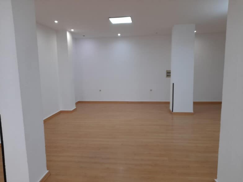 Retail in Cáceres, Cáceres for lease - Building Photo - Image 2 of 23