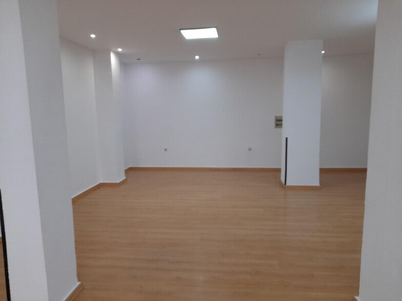 Commerce de détail dans Cáceres, Cáceres à louer - Photo du bâtiment - Image 2 de 23