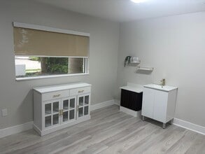 1571 NW 13th Ct, Miami, FL for lease Interior Photo- Image 1 of 2