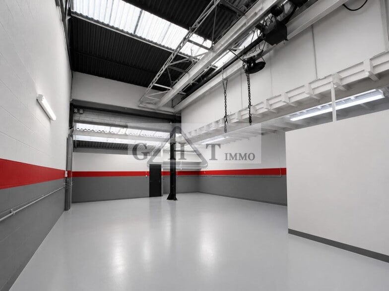 Industrial in Fontenay-Trésigny for lease - Interior Photo - Image 3 of 5