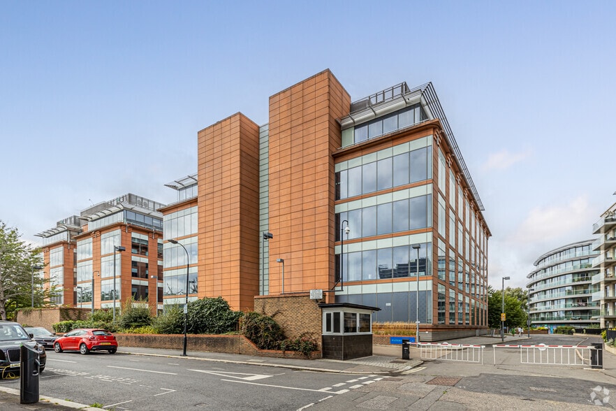 Manbre Rd, Londres à louer - Photo du bâtiment - Image 2 de 6