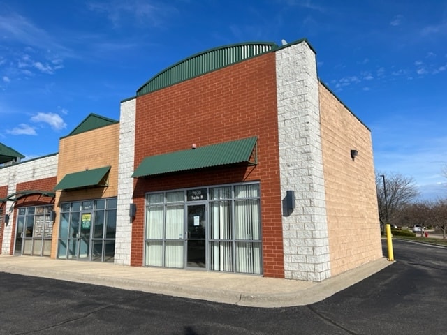 7020 Huntley Rd, Carpentersville, IL for lease - Building Photo - Image 2 of 7