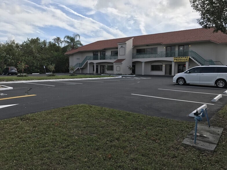 1326 SE Malabar Rd, Palm Bay, FL à louer - Photo du bâtiment - Image 1 de 4