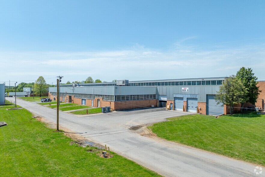 800 Middle Tennessee Blvd, Murfreesboro, TN à louer - Photo du bâtiment - Image 3 de 7