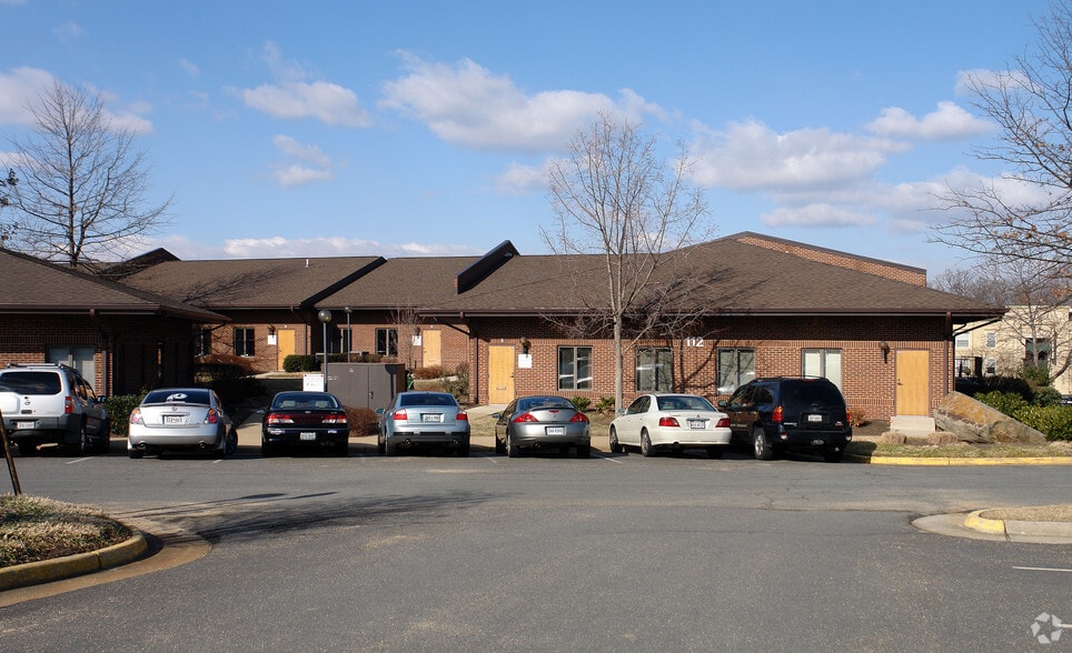 112 Elden St, Herndon, VA for sale - Building Photo - Image 3 of 6
