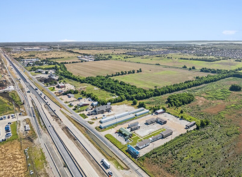 1309 N Stemmons St, Sanger, TX à vendre - Photo du bâtiment - Image 2 de 8