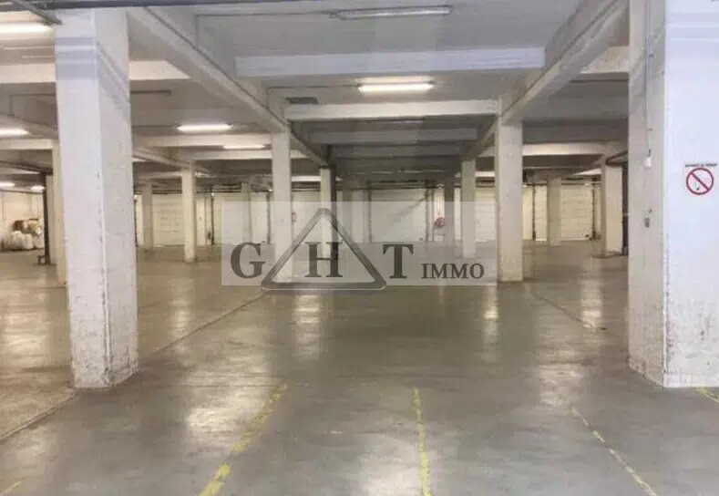 Industrial in Saint-Denis for lease - Interior Photo - Image 2 of 3