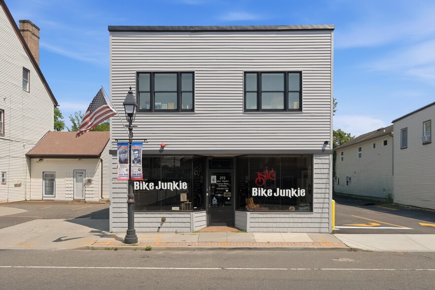 272 Broadway, Bethpage, NY à vendre - Photo du bâtiment - Image 3 de 51