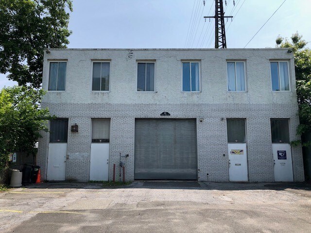 81 N Forest Ave, Rockville Centre, NY à louer - Photo du bâtiment - Image 1 de 9