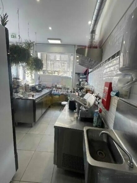 Commerce de détail dans Reims à louer - Photo intérieure - Image 2 de 7