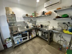 Retail in Barcelona, Barcelona for lease Interior Photo- Image 1 of 4