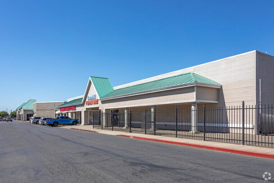 901 N Carpenter Rd, Modesto, CA à louer - Photo du bâtiment - Image 2 de 16