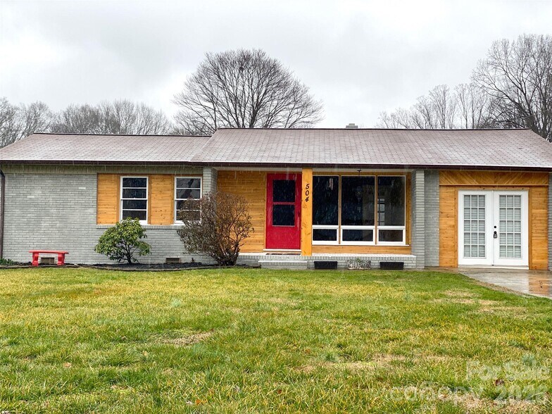 504 Holland Dr, Statesville, NC for sale - Primary Photo - Image 1 of 1