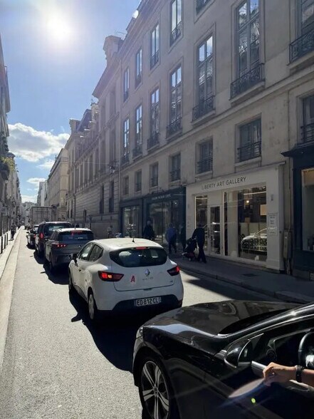 2 Rue Des Saints-Pères, Paris à louer - Photo du bâtiment - Image 2 de 4
