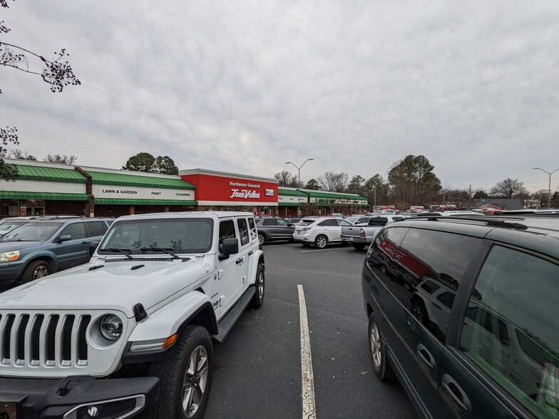 350-440 East St, Pittsboro, NC for lease - Building Photo - Image 3 of 5