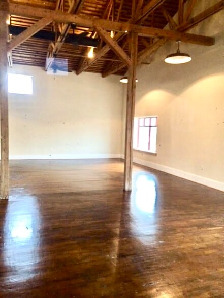 300 E Main St, Remington, VA for lease - Interior Photo - Image 2 of 11