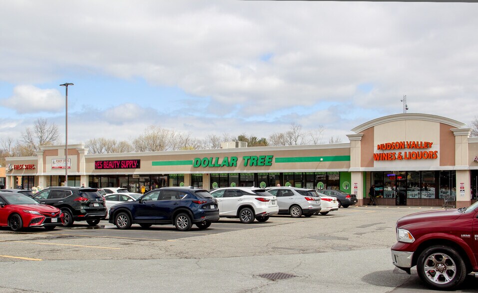 125-157 Dolson Ave, Middletown, NY à louer - Photo du bâtiment - Image 2 de 17