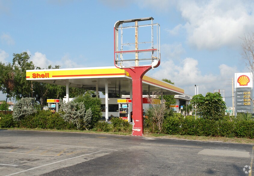 19 Gas Station  Portfolio For Sale portefeuille de 19 propriétés à vendre sur LoopNet.ca - Photo principale - Image 2 de 13