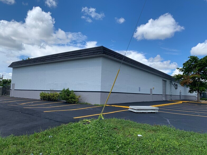 2380-2400 SW 60th Way, Miramar, FL for lease - Building Photo - Image 2 of 13