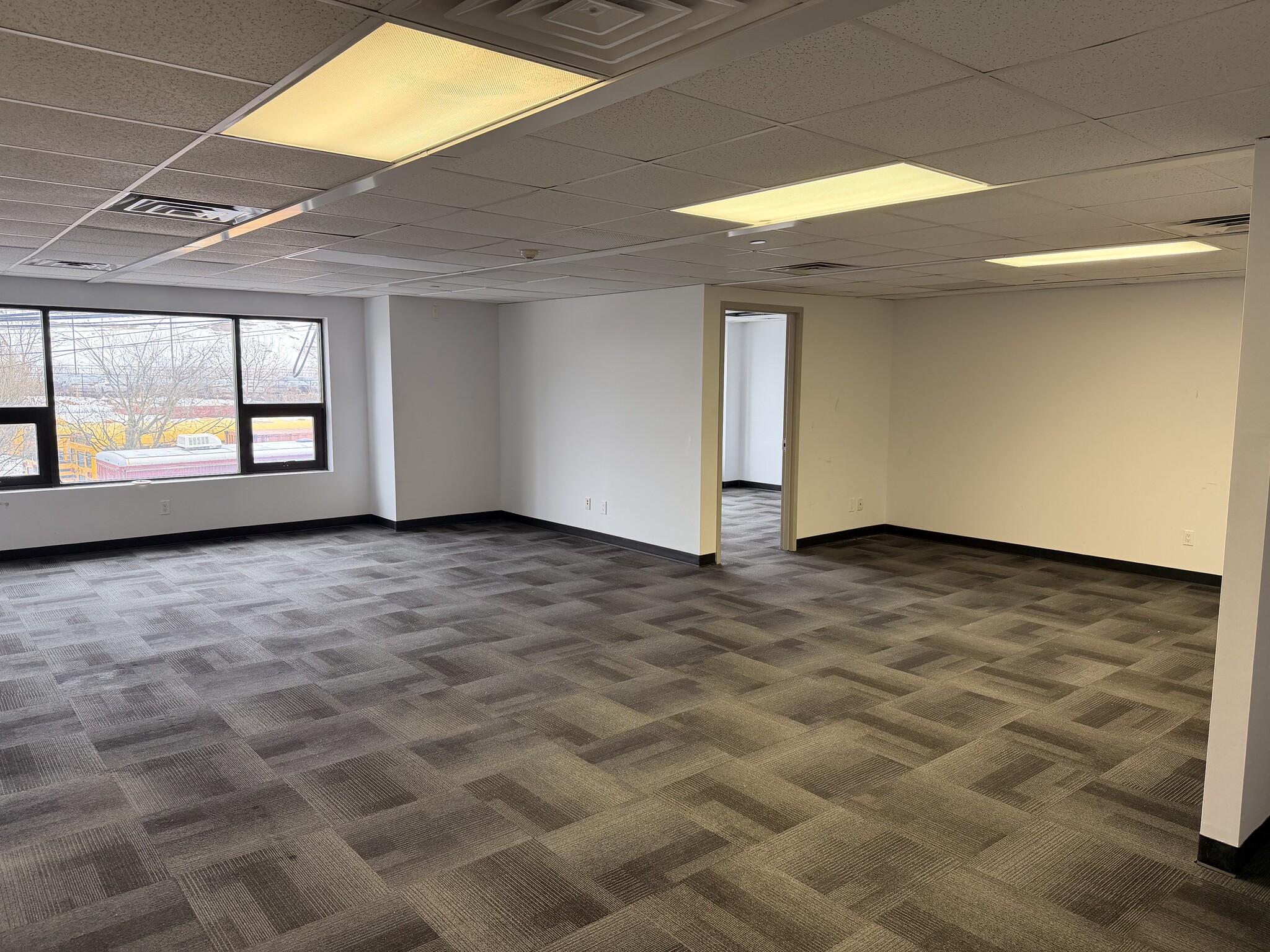 3678 W Oceanside Rd, Oceanside, NY for lease Interior Photo- Image 1 of 3
