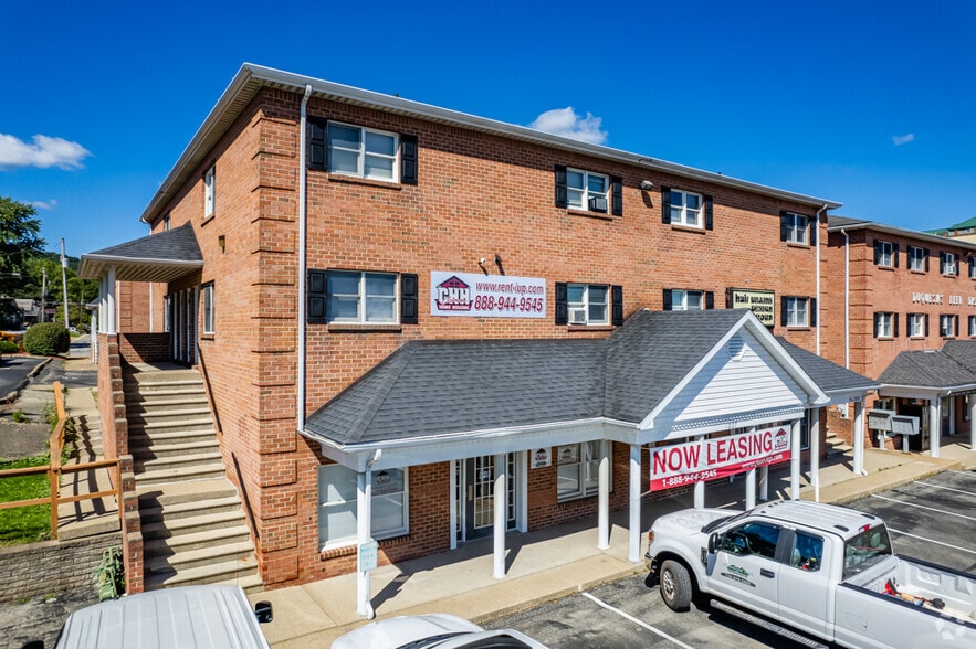 1227 Maple St, Indiana, PA for sale - Primary Photo - Image 1 of 39