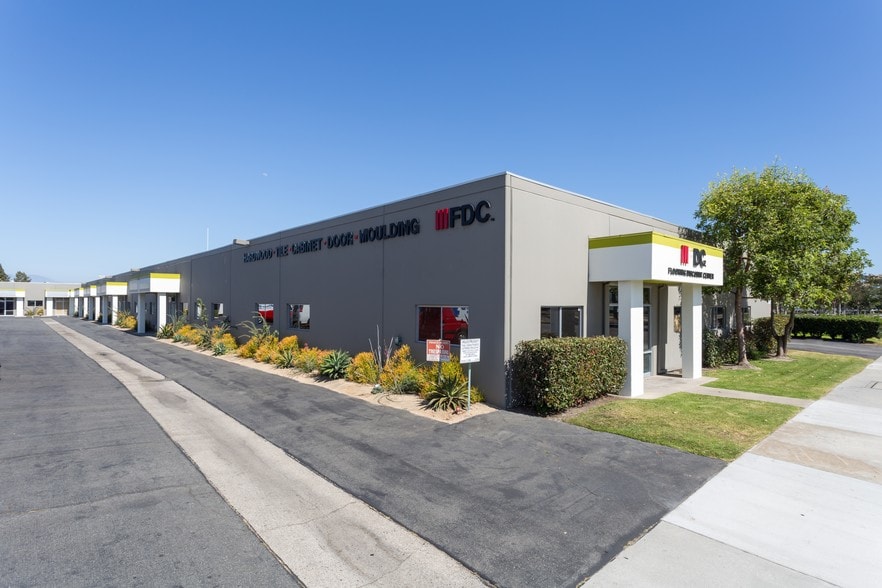3720-3750 Warner Ave, Santa Ana, CA for lease - Building Photo - Image 3 of 6