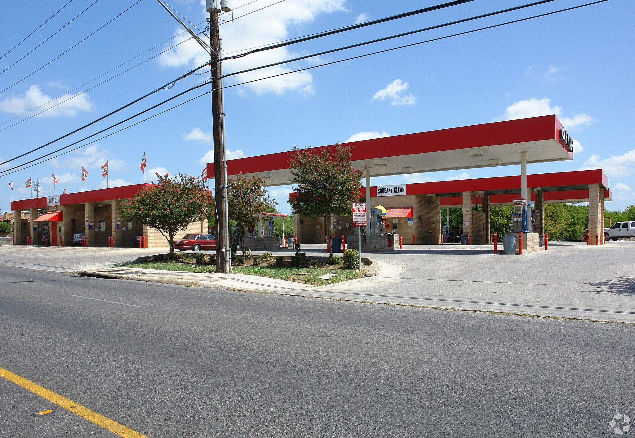 SQUEAKY CLEAN CARWASH PORTFOLIO portefeuille de 4 propriétés à vendre sur LoopNet.ca Photo principale- Image 1 de 5