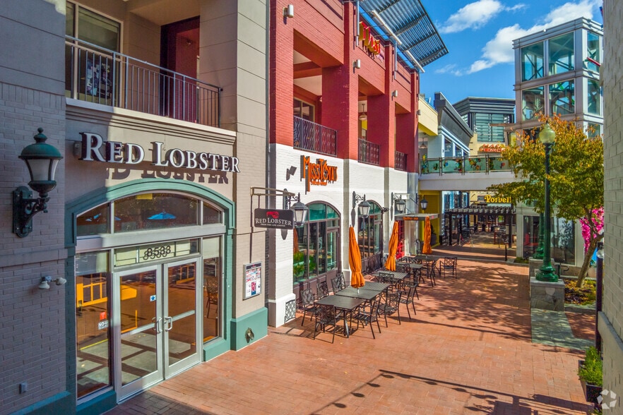 8661 Colesville Rd, Silver Spring, MD for lease - Building Photo - Image 3 of 13