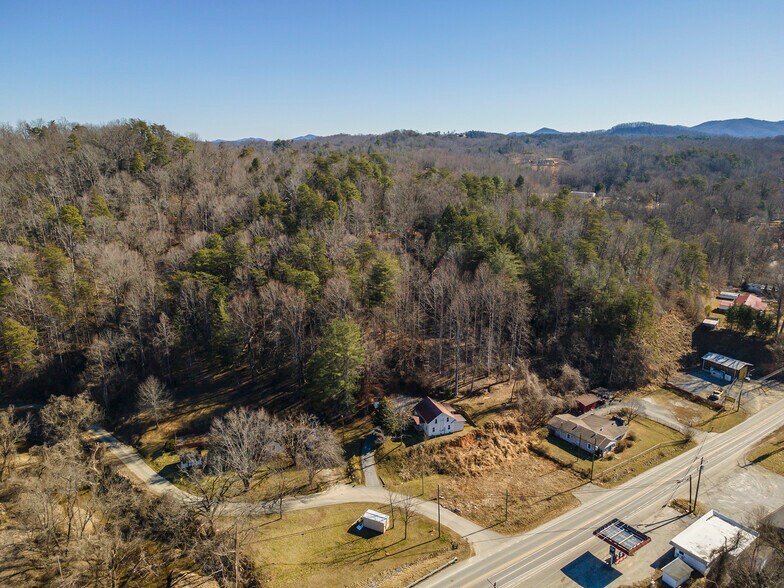 717 Bat Cave Rd, Old Fort, NC for sale - Building Photo - Image 2 of 11