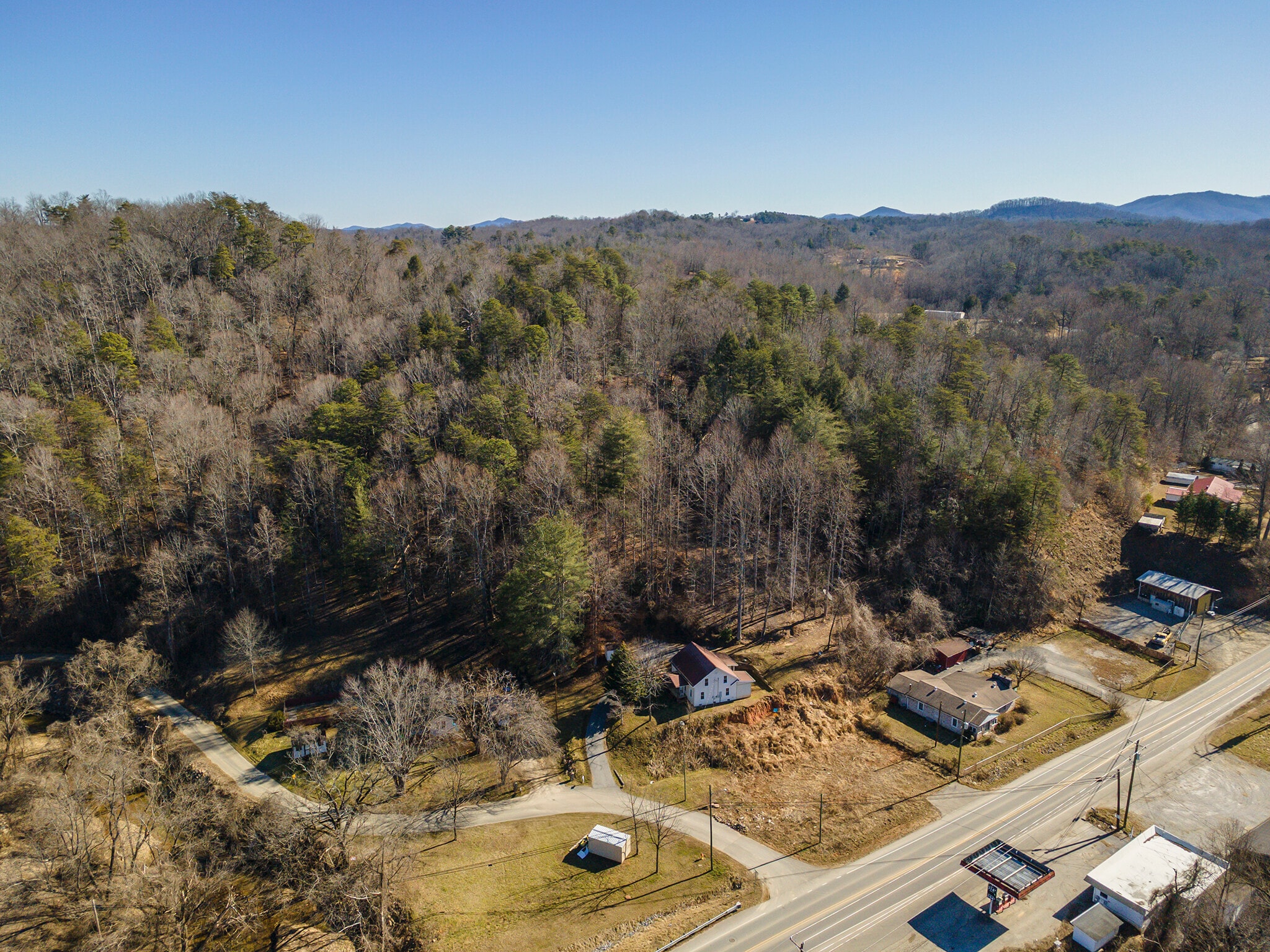 717 Bat Cave Rd, Old Fort, NC for sale Primary Photo- Image 1 of 11