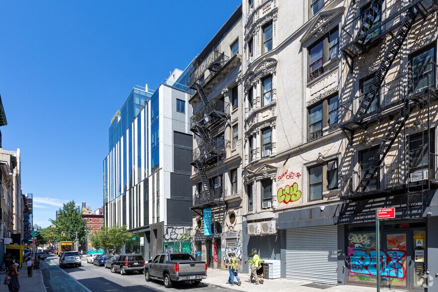 158 Rivington St, New York, NY à louer - Photo du bâtiment - Image 1 de 2
