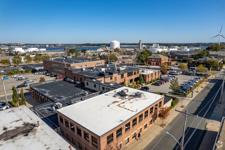 717 Allens Ave, Providence, RI for lease - Building Photo - Image 2 of 6