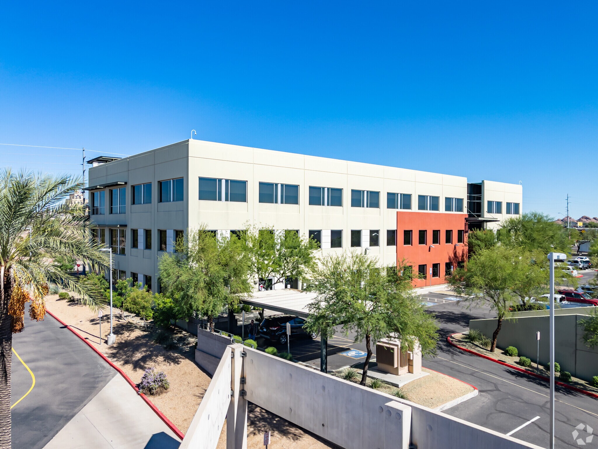 5055 E Washington St, Phoenix, AZ for lease Primary Photo- Image 1 of 9