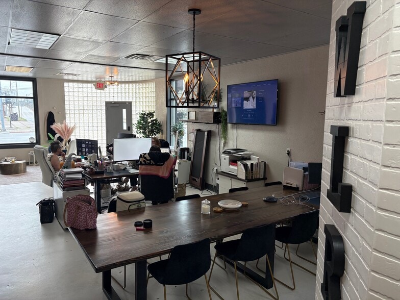 1625 Austin Ave, Waco, TX for lease - Building Photo - Image 2 of 6