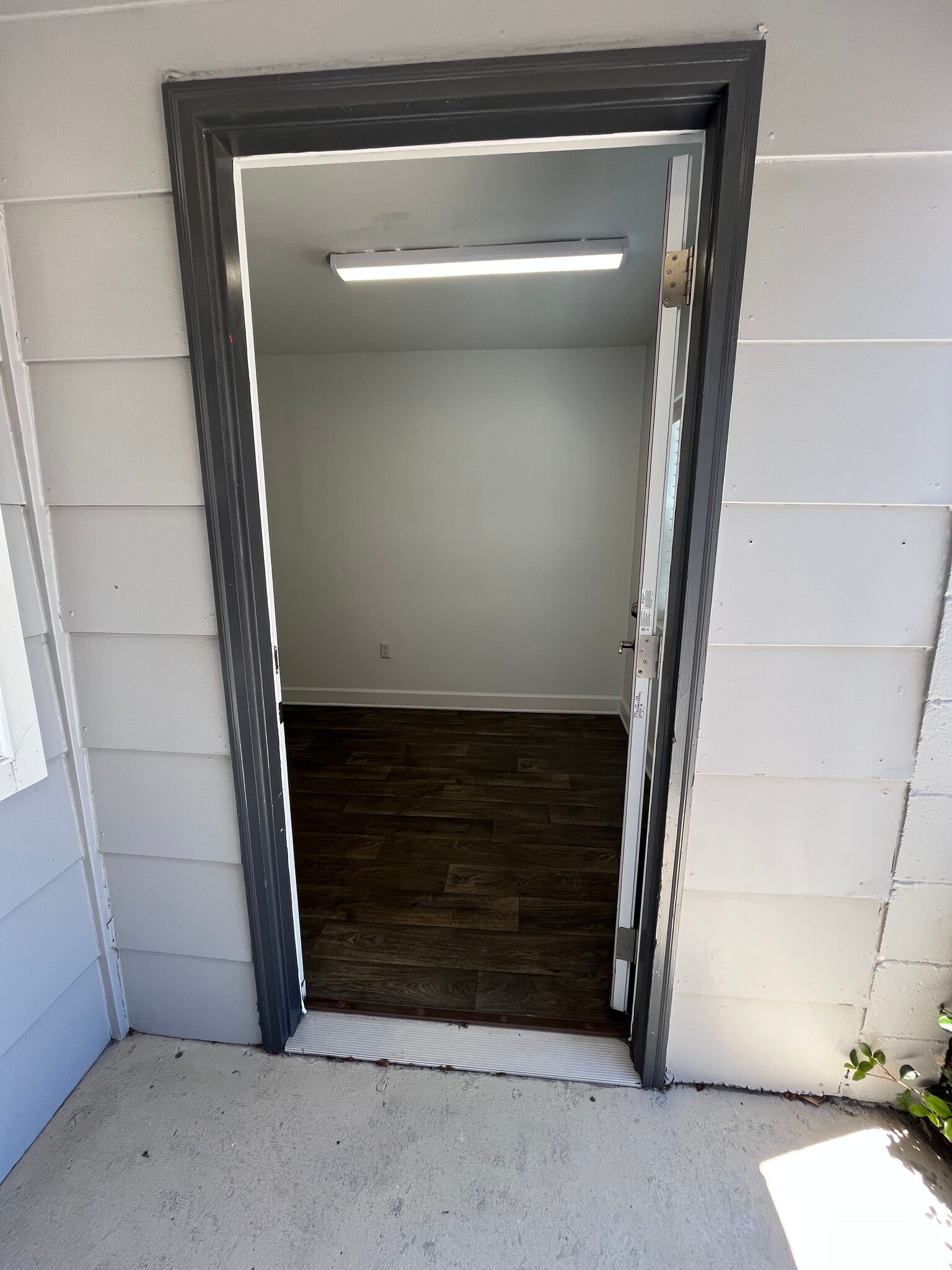 5811 Market St, Wilmington, NC for lease Interior Photo- Image 1 of 10
