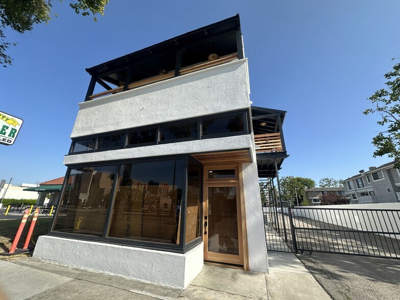 604-606 W Lincoln Ave, Anaheim, CA à louer - Photo du bâtiment - Image 3 de 17