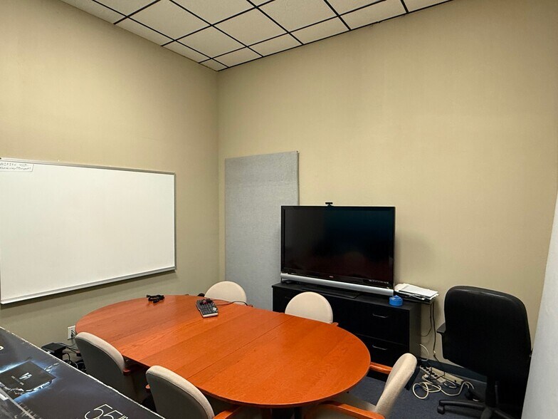 3275-3281 Grande Vista Dr, Newbury Park, CA à louer - Photo du bâtiment - Image 2 de 13