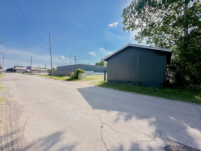 1105 Washington St, Commerce, TX for sale - Building Photo - Image 2 of 23